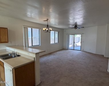 6926 S 37th Glen - Photo Thumbnail 3