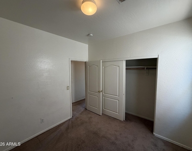 6926 S 37th Glen - Photo Thumbnail 25