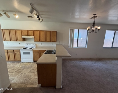 6926 S 37th Glen - Photo Thumbnail 4