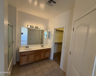 6926 S 37th Glen - Photo Thumbnail 18