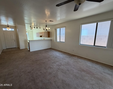 6926 S 37th Glen - Photo Thumbnail 11