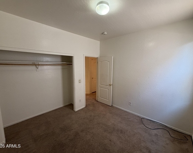 6926 S 37th Glen - Photo Thumbnail 22