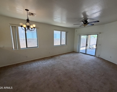 6926 S 37th Glen - Photo Thumbnail 12
