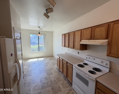 6926 S 37th Glen - Photo Thumbnail 5