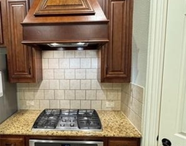 2324 Kemerton Drive - Photo Thumbnail 12