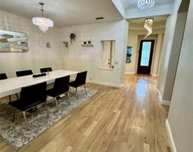 2324 Kemerton Drive - Photo Thumbnail 7