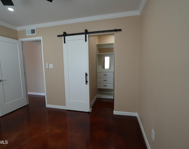 6045 N 79th Street - Photo Thumbnail 11