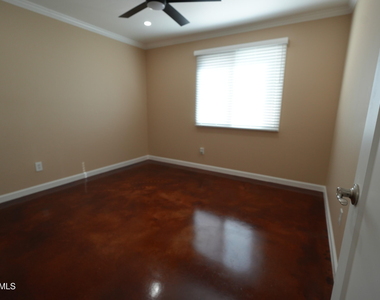 6045 N 79th Street - Photo Thumbnail 9