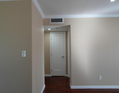 6045 N 79th Street - Photo Thumbnail 7