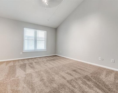 3827 Gilbert Avenue - Photo Thumbnail 7