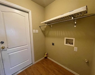 705 Rambling Court - Photo Thumbnail 11
