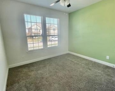 11000 Glover Lane - Photo Thumbnail 15