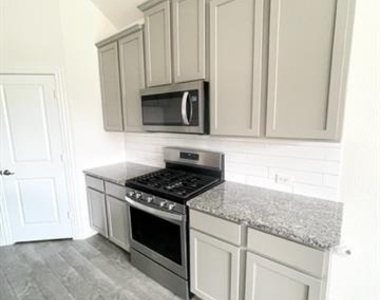 11000 Glover Lane - Photo Thumbnail 8
