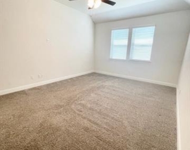 11000 Glover Lane - Photo Thumbnail 31