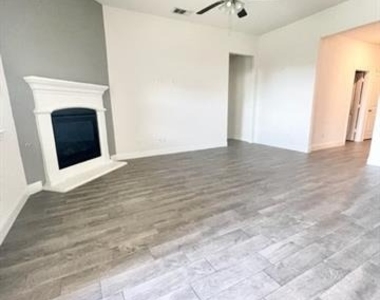 11000 Glover Lane - Photo Thumbnail 14
