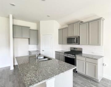 11000 Glover Lane - Photo Thumbnail 9