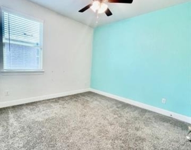 11000 Glover Lane - Photo Thumbnail 29
