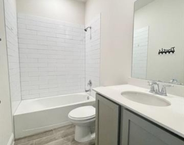 11000 Glover Lane - Photo Thumbnail 17