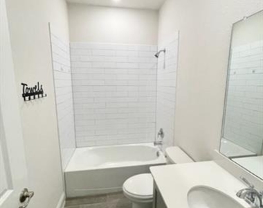 11000 Glover Lane - Photo Thumbnail 18
