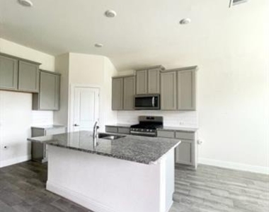 11000 Glover Lane - Photo Thumbnail 5