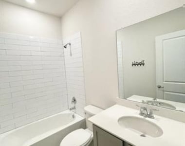 11000 Glover Lane - Photo Thumbnail 32
