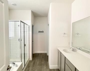 11000 Glover Lane - Photo Thumbnail 25