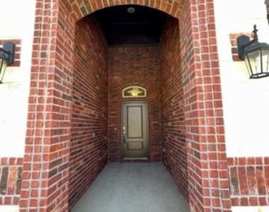 11000 Glover Lane - Photo Thumbnail 2