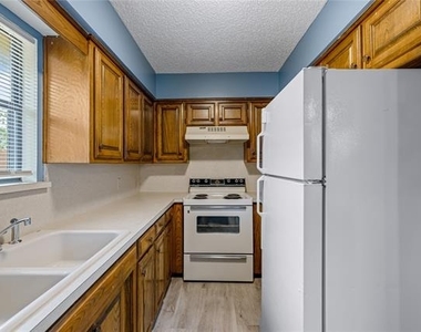 321 Gardenview Street - Photo Thumbnail 8