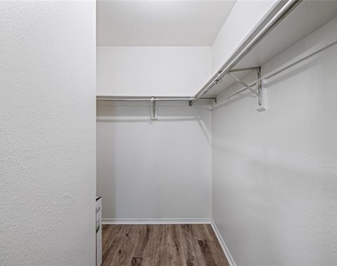 321 Gardenview Street - Photo Thumbnail 17