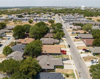 321 Gardenview Street - Photo Thumbnail 3
