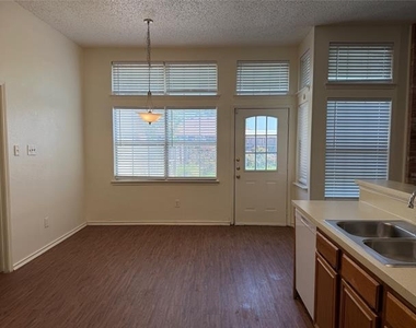917 Dawson Street - Photo Thumbnail 11