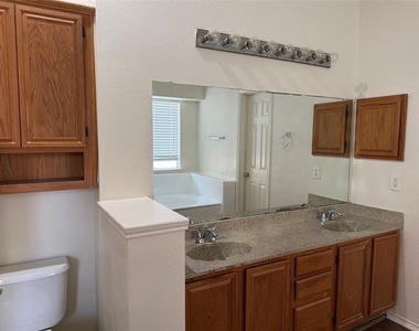 917 Dawson Street - Photo Thumbnail 28