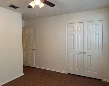 917 Dawson Street - Photo Thumbnail 22