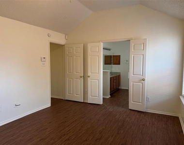 917 Dawson Street - Photo Thumbnail 26