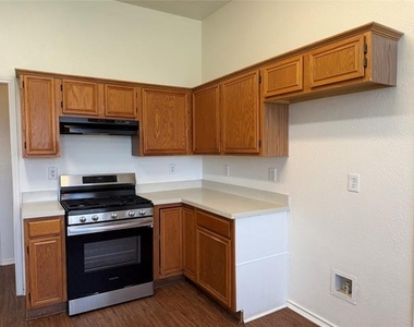 917 Dawson Street - Photo Thumbnail 13