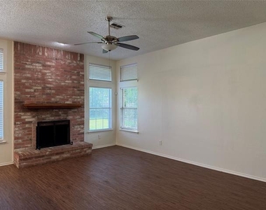 917 Dawson Street - Photo Thumbnail 5