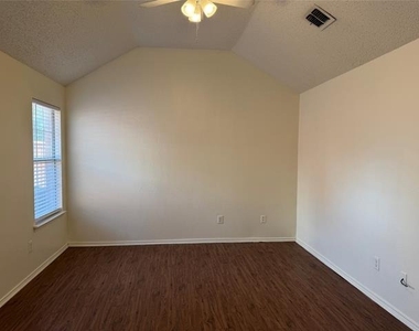 917 Dawson Street - Photo Thumbnail 25
