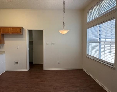 917 Dawson Street - Photo Thumbnail 10