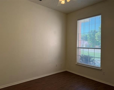 917 Dawson Street - Photo Thumbnail 15