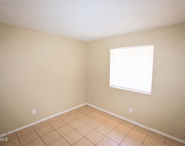 2747 E Chipman Road - Photo Thumbnail 4
