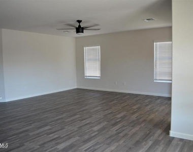 2367 N Oakmont Lane - Photo Thumbnail 8