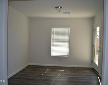 2367 N Oakmont Lane - Photo Thumbnail 12