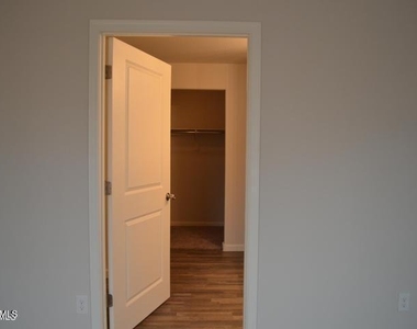 2367 N Oakmont Lane - Photo Thumbnail 18