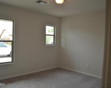 2367 N Oakmont Lane - Photo Thumbnail 17