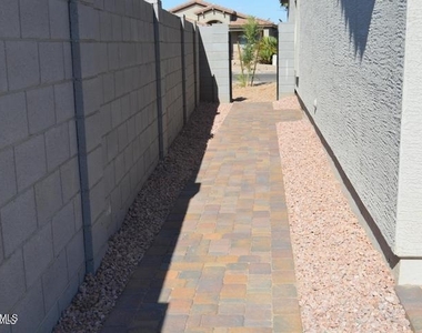 2367 N Oakmont Lane - Photo Thumbnail 26