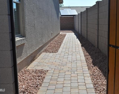 2367 N Oakmont Lane - Photo Thumbnail 27