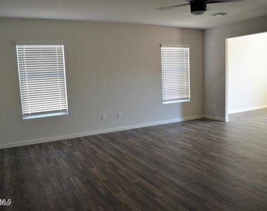 2367 N Oakmont Lane - Photo Thumbnail 9