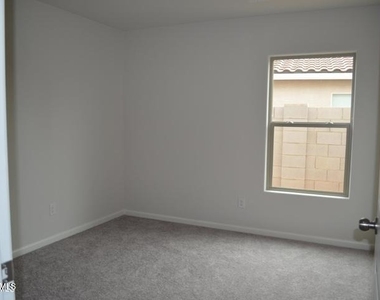 2367 N Oakmont Lane - Photo Thumbnail 19