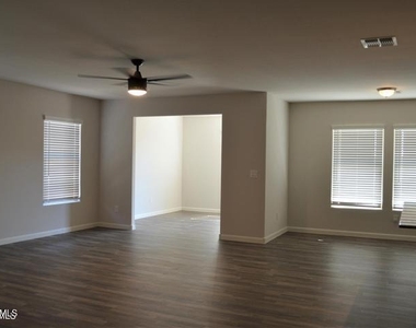 2367 N Oakmont Lane - Photo Thumbnail 11