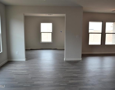 2367 N Oakmont Lane - Photo Thumbnail 4